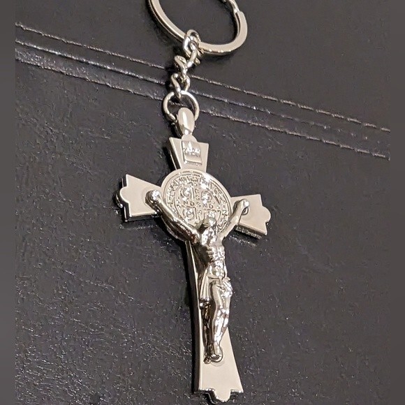 Cross Keychain Trinket Silver Colored Metal New in box - Picture 8 of 8